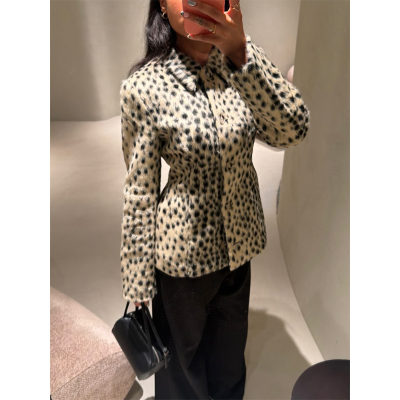 Veste courte pour femme à imprimé léopard, automne-hiver 2026, à simple boutonnage, manches longues, col en fausse fourrure, pour un look tendance au quotidien.