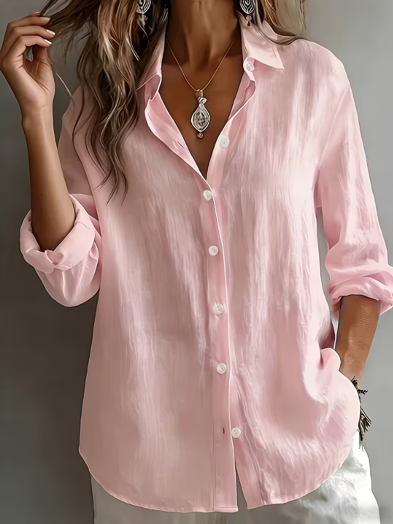 Chemise ample unie pour femme avec texture drapée, col à revers et boutonnage simple, style polyvalent