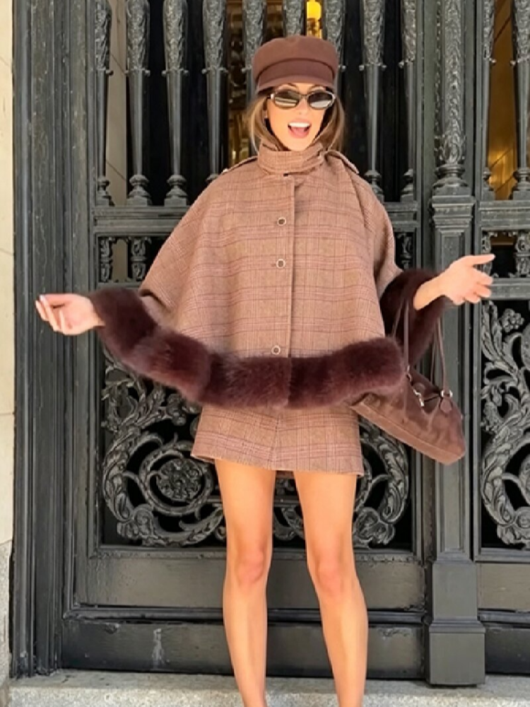 Ensemble élégant en deux pièces composé d’une jupe cape à carreaux et d’un manteau châle à ourlet en fausse fourrure, taille haute, coupe ajustée, idéal pour les soirées d’automne et d’hiver.