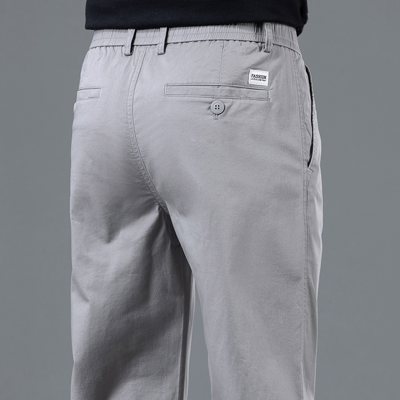 Nouvelle Collection Été 2026 – Pantalon Homme Droit en Coton Extensible Léger avec Patchs Classiques – Coupe Décontractée Chic Taille Mi-Haute – Tissu Fin