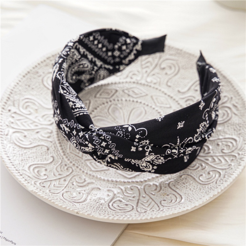 Un nouveau type de bandeau à bords croisés, un bandeau et une épingle à cheveux polyvalents pour femmes en tissu large