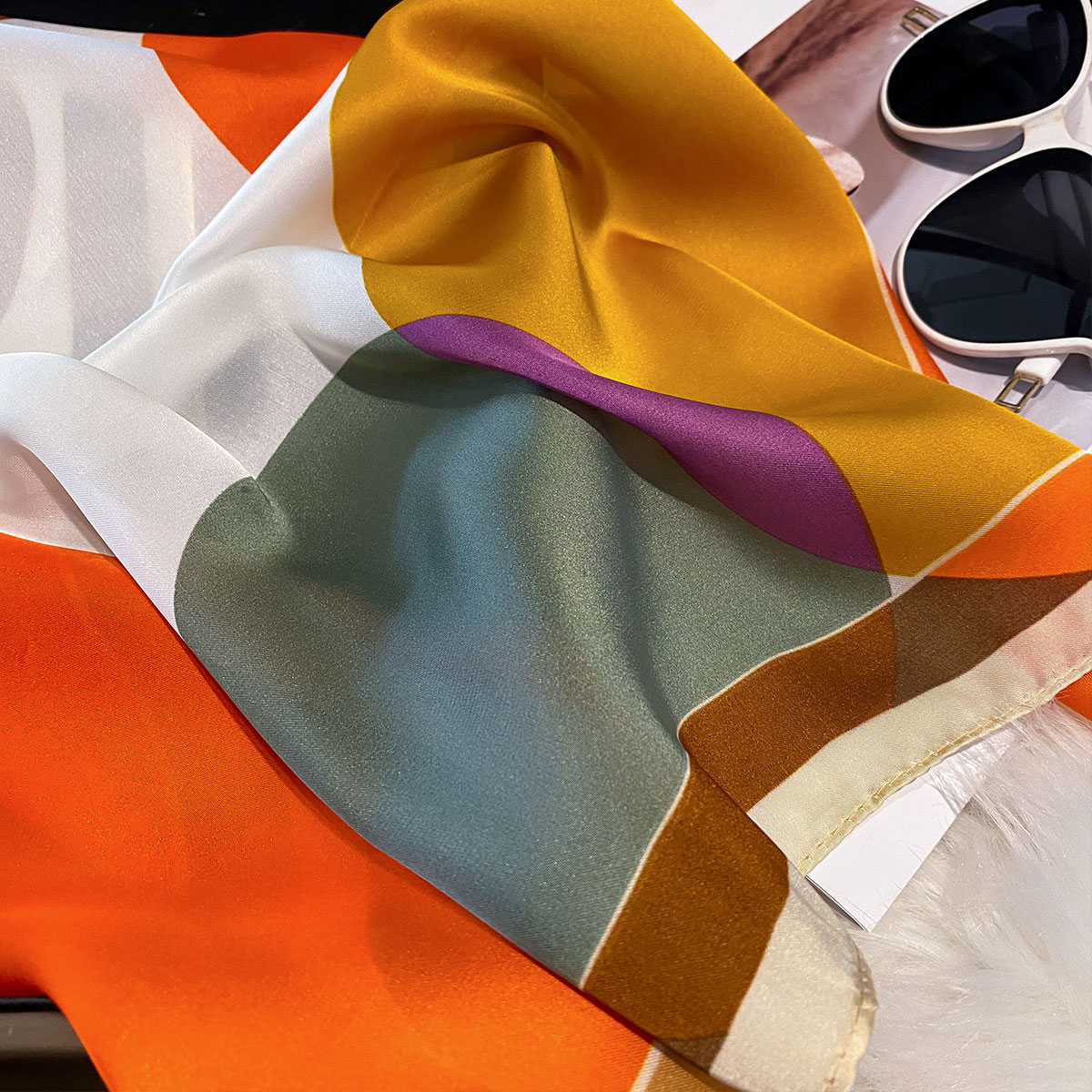 Écharpe en soie imprimé léopard pour femmes, 70x70cm, châle carré, bandeau décoratif, Design de luxe, Bandana, nouvelle mode 2025