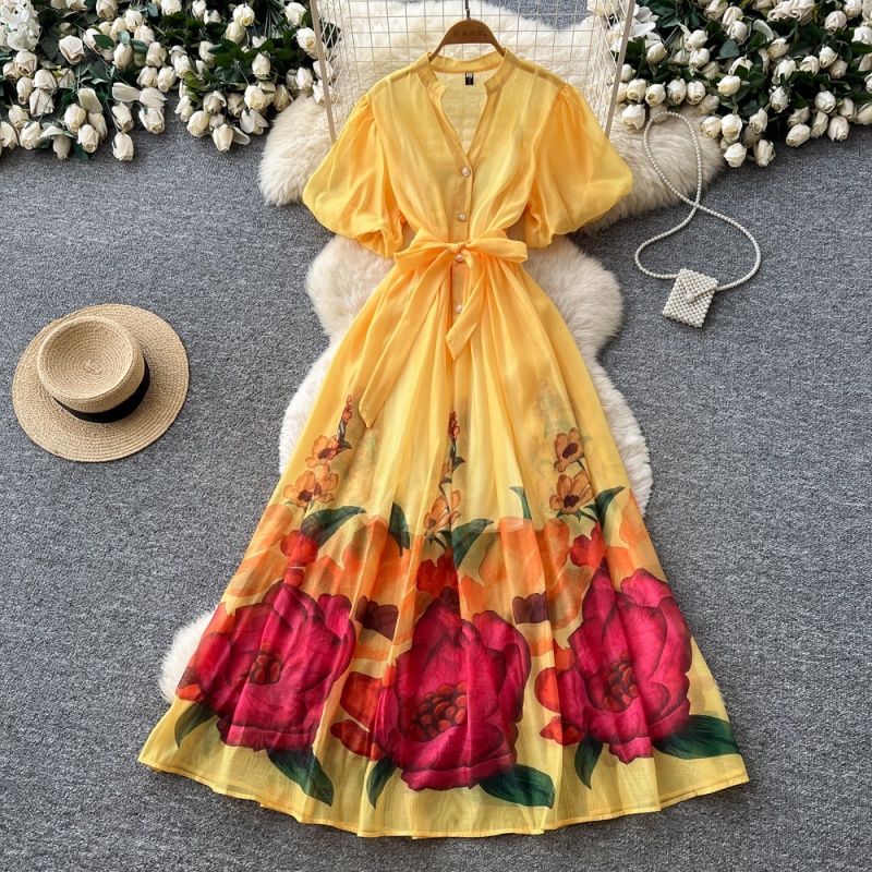 Robe longue maxi bohème à imprimé floral pour femme, collection été 2026, avec manches bouffantes et boutonnage simple, idéale pour les soirées et les vacances