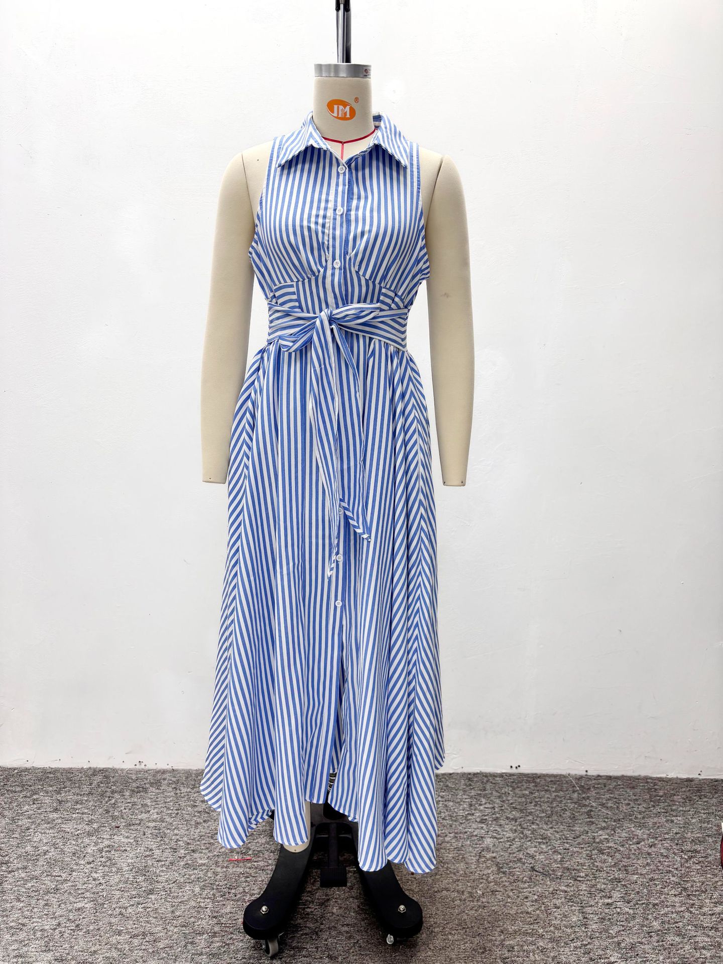 Robe longue femme coupe trapèze Y2K streetwear sans manches col rabattu élégante avec empiècements pour soirée, nuit et travail – Collection été 2026