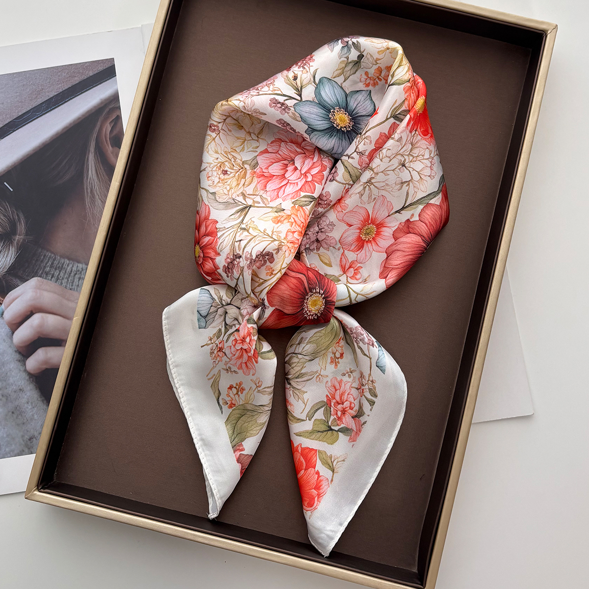 Foulard carré de luxe pour femmes, élégant, Hijab, mode, imprimé Floral, châle, tache douce, Imitation soie, Bandana