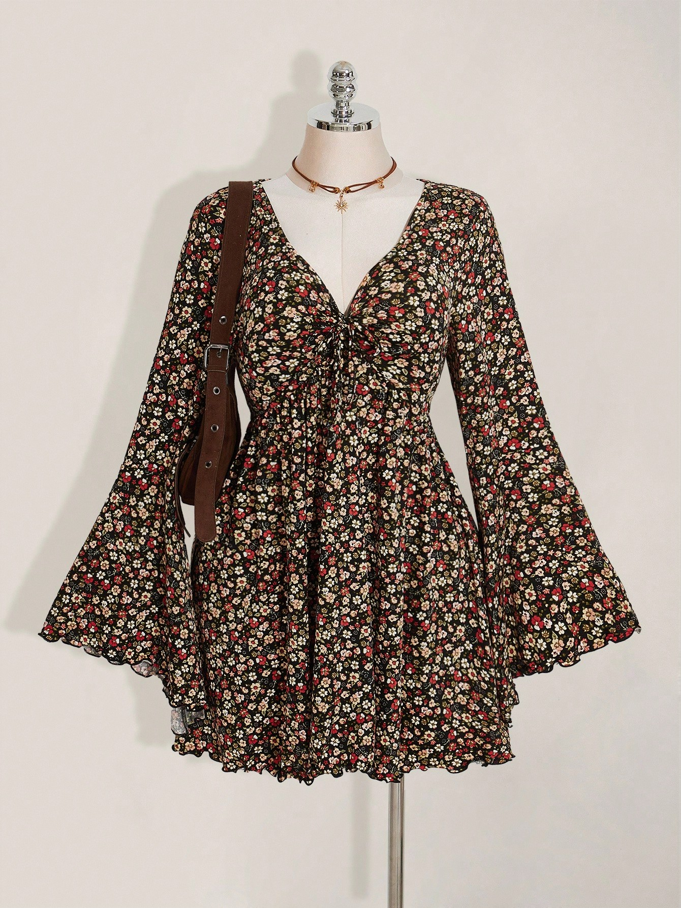 Robe d'automne grande taille pour femme avec un col en V sexy, des manches plissées évasées, des manches longues, un motif floral et une jupe à cordon de serrage