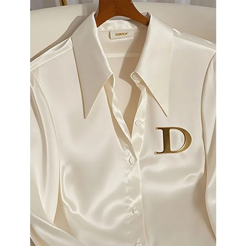 2024 chemise blanche femme Design Sense printemps automne mode lettre à manches longues dessus de chemise simple boutonnage Blouse manteau femmes