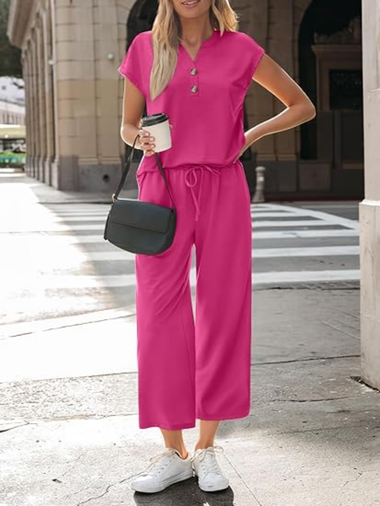 Ensemble 2 pièces décontracté pour femme : T-shirt à col en V et manches courtes boutonnées, pantalon capri ample à cordon de serrage – Tenue de détente