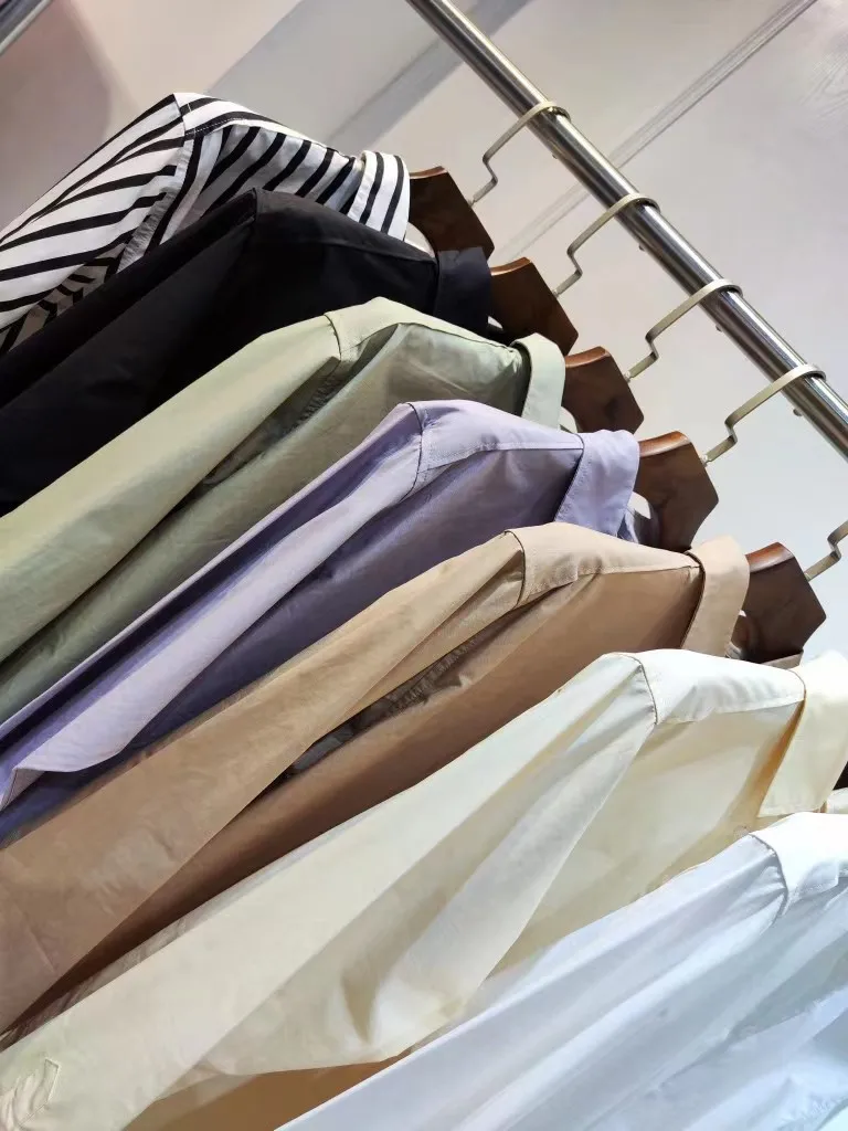 Chemise pour femme, coupe classique, brodée sur le devant, courte devant et longue derrière, polyvalente, ample, col rabattu