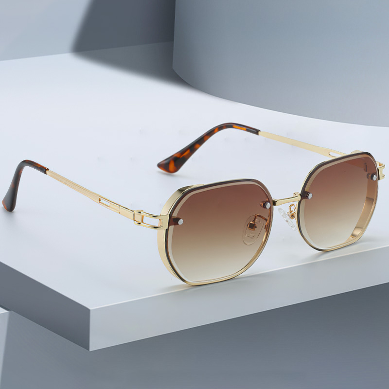 Lunettes de soleil pour femmes, monture noire, bordure dorée, verres noirs, lunettes de soleil à la mode, décoration, nouveau, 2025