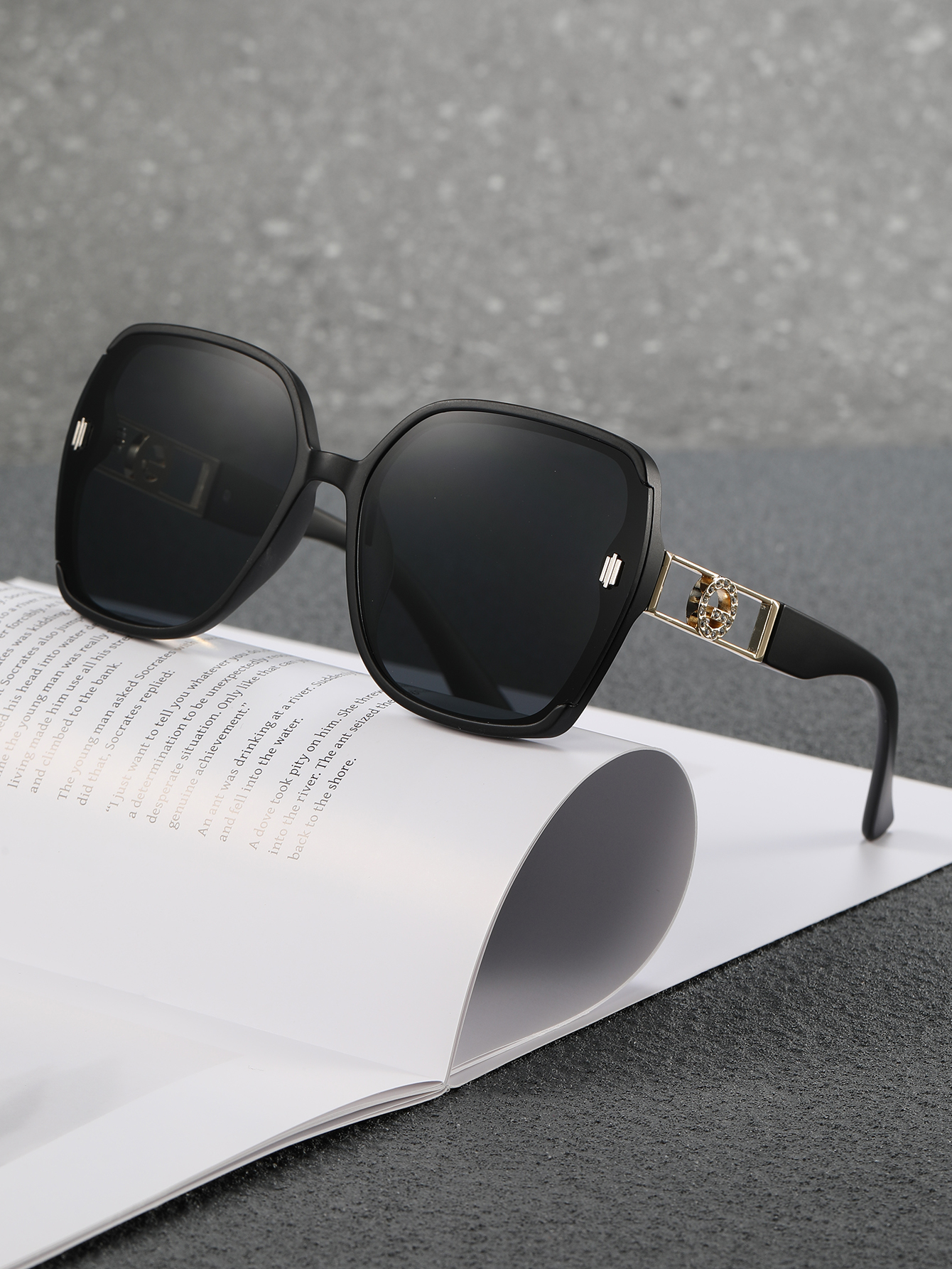5 nouveaux modèles de lunettes de soleil pour femmes : lunettes de soleil résistantes aux UV, look haut de gamme, polyvalentes pour les visages larges, lunettes amincissantes, haute qualité.