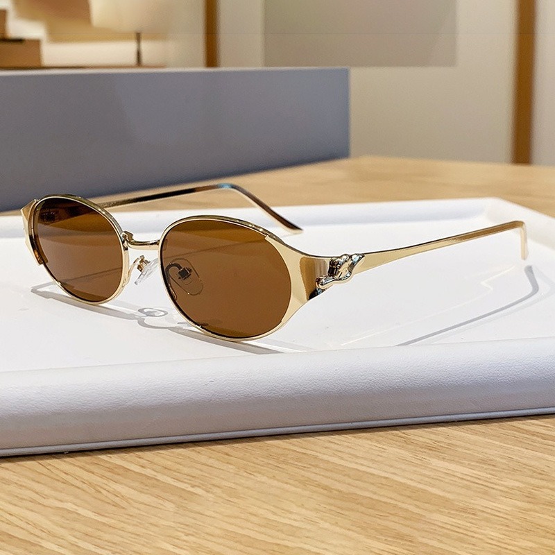 Nouvelles Lunettes de Soleil de Luxe de Marque Tendance pour Femme 2026 – Monture Métallique Ovale Style Punk pour Voyage et Fête