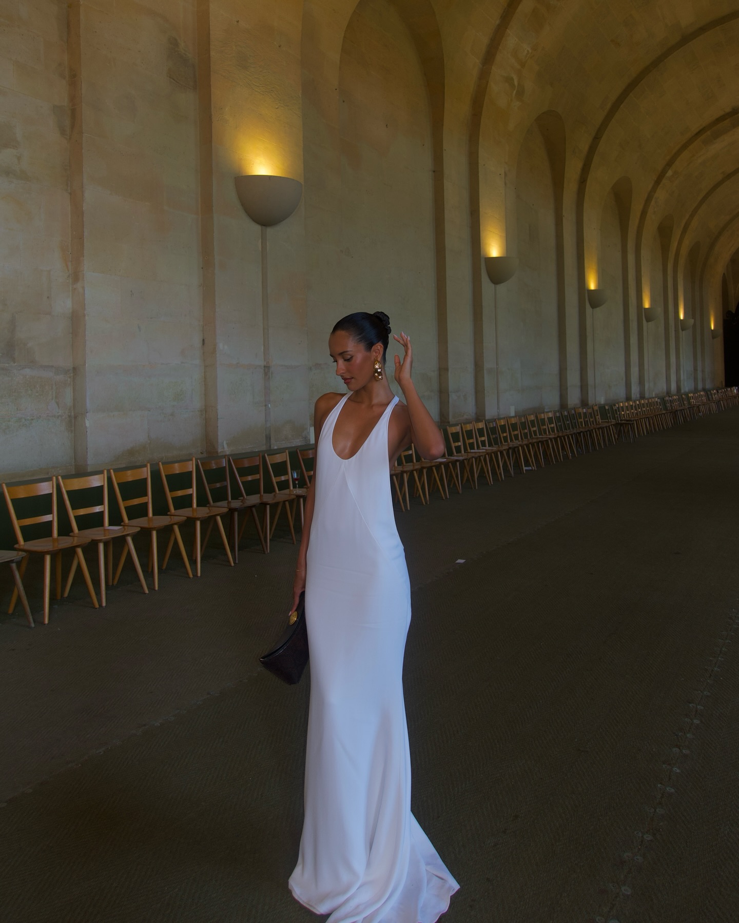 Robe de soirée longue en soie blanche pour femmes, élégante, décolleté en V profond, bretelles fines, Silhouette ajustée, robe formelle de bal de mariage