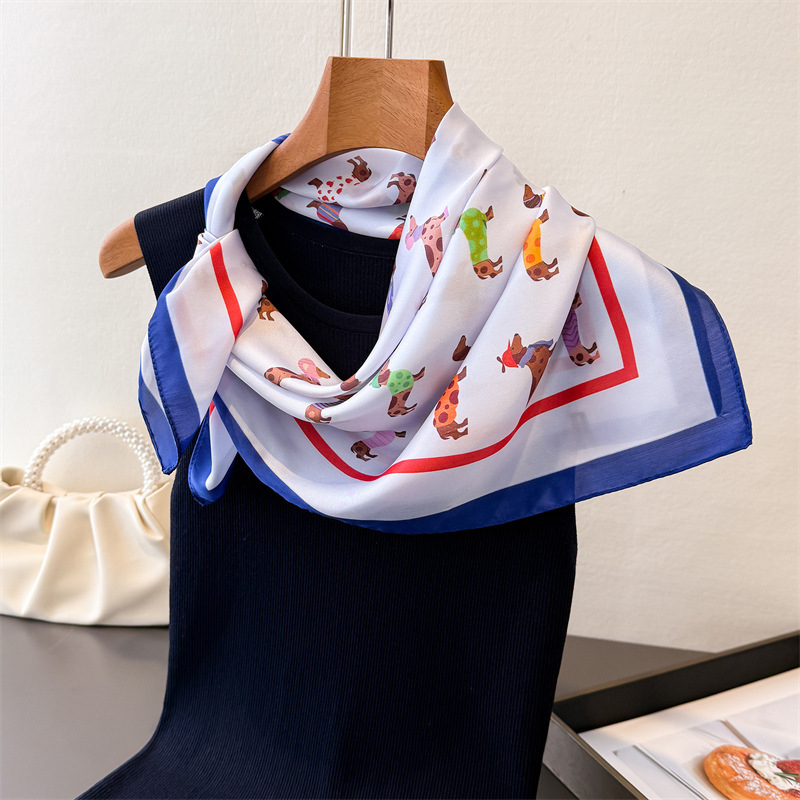 Foulard carré en soie pour femme, motif chien de luxe, en satin doux, bandeau, ruban pour sac à main, hijab, foulard de cou, bandeau pour la tête
