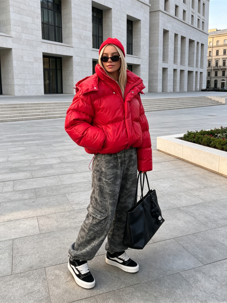 Veste matelassée à capuche rouge vif pour femme, col oversize, matelassage horizontal, épaisse et rembourrée, coupe courte, manteau chaud d'hiver
