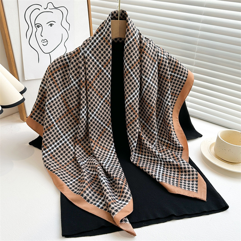 Nouveau foulard carré en soie sergé imprimé pour l'été, petit foulard en soie de luxe pour femme, châle décoratif de protection solaire 90 cm