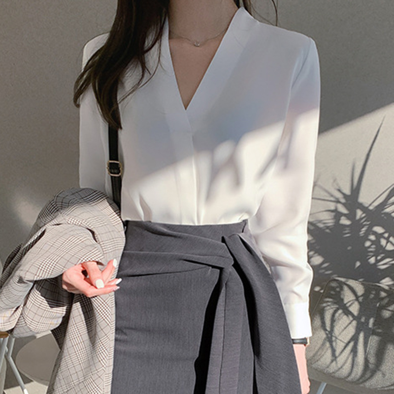 Chemisier blanc à col en V pour femme, élégant et chic, en mousseline, idéal pour le bureau, collection Printemps-Été 2026, haut léger à manches longues