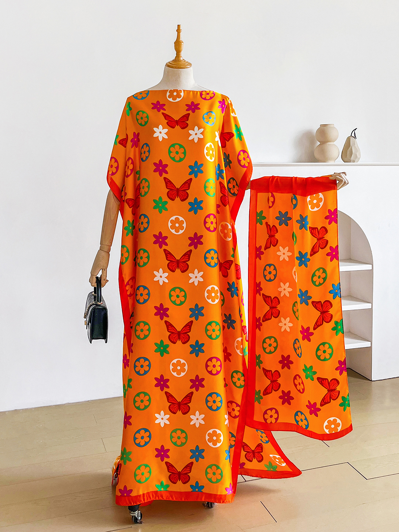Ensemble abaya et foulard en satin à imprimé floral papillon coloré, kaftan maxi ample à manches chauve-souris pour femmes musulmanes, idéal pour les vacances, la plage et le quotidien