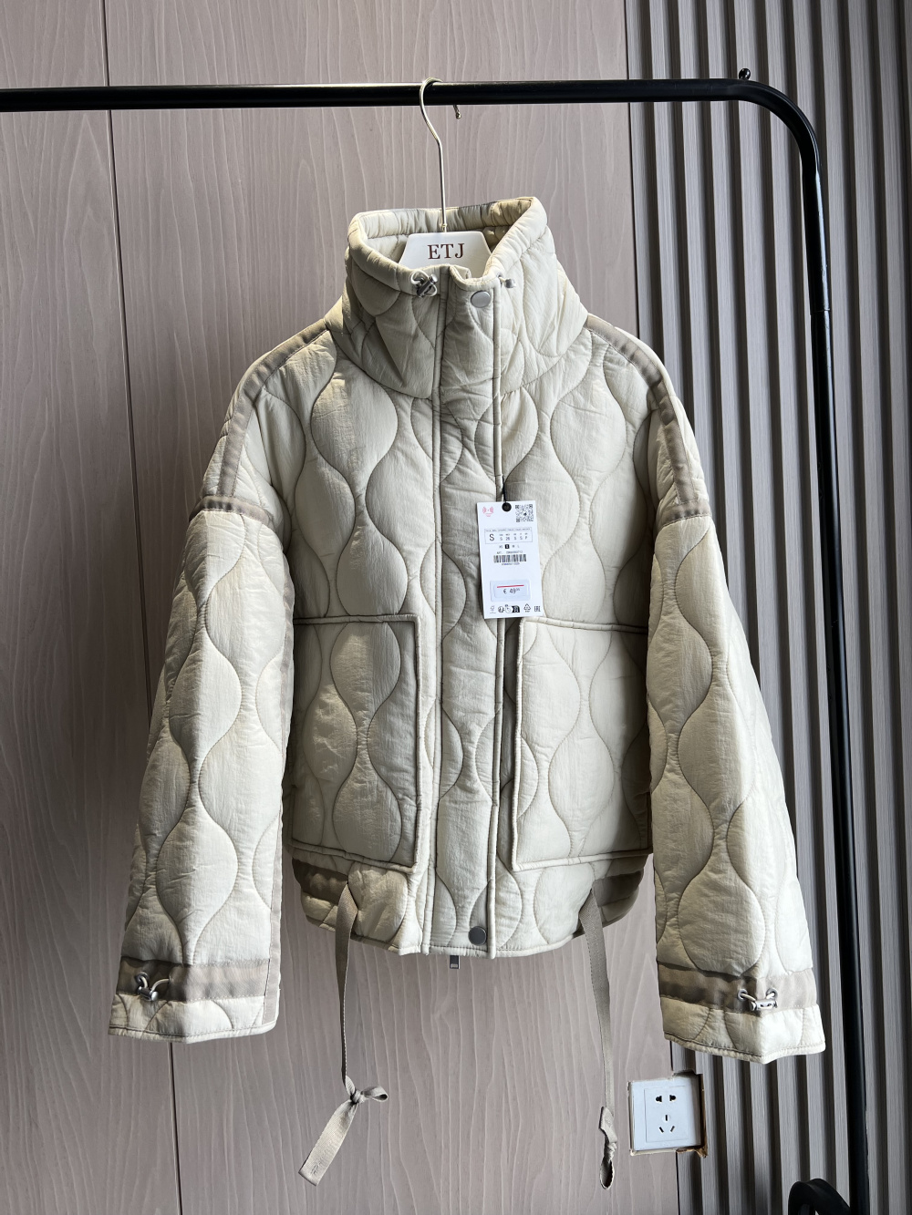 Manteau matelassé pour femmes ETJ 2025 veste QUILTée avec attaches nouvelle veste en coton beige avec cordon de serrage col haut avec clip de poche pour femmes