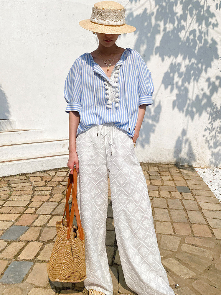 Nouvelle Blouse Chic Française à Rayures et Pompons pour Femme – Style Décontracté d'Été, Col en V, Manches Courtes en Lin, Idéale pour la Plage et les Vacances