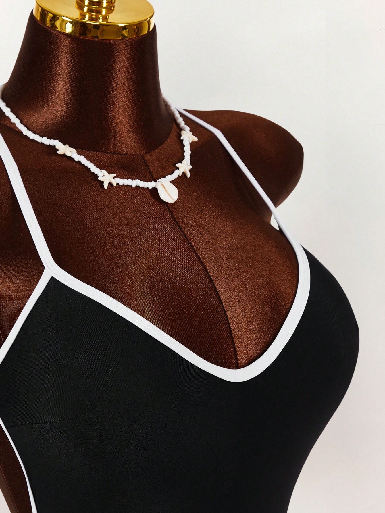 Combinaison sexy sans manches en noir et blanc contrastant pour femmes, pour la mode de rue et les soirées d'été