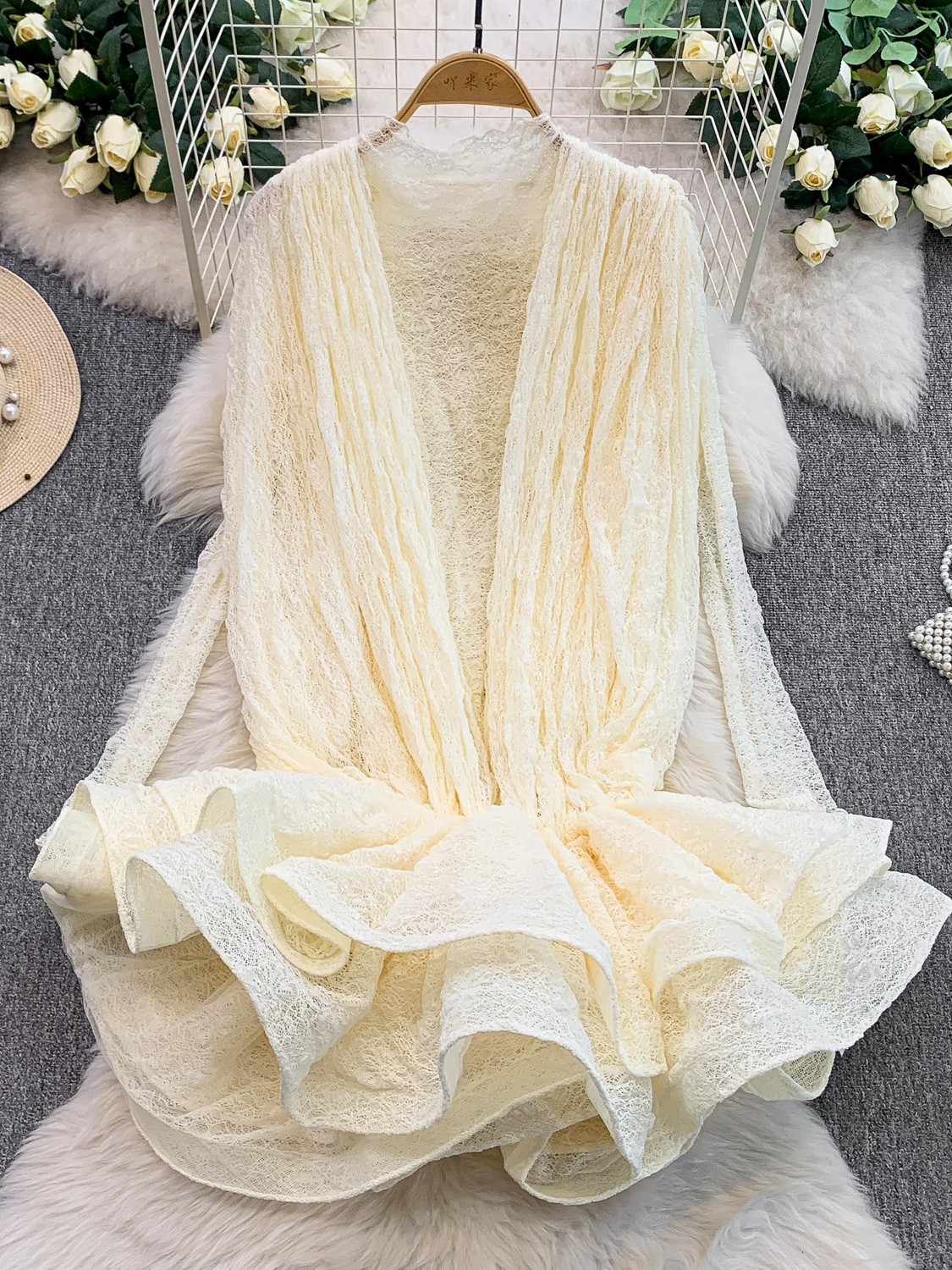 Robe de luxe légère en dentelle plissée pour femmes, col rond, Unique, mode, taille Slim, jupe courte à volants bouffantes, été