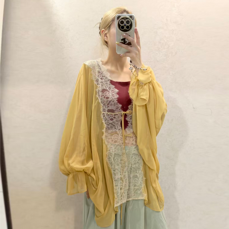 Chemisier élégant jaune transparent à manches longues pour femme avec dentelle, coupe oversize, idéal pour l'été