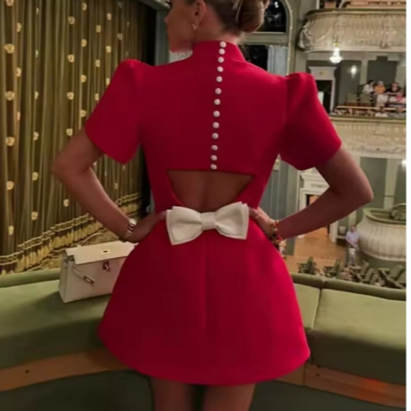 Mini jupe élégante à col mi-haut pour femme, robe de soirée blanche, nœud tridimensionnel, dos creux, robe courte, été