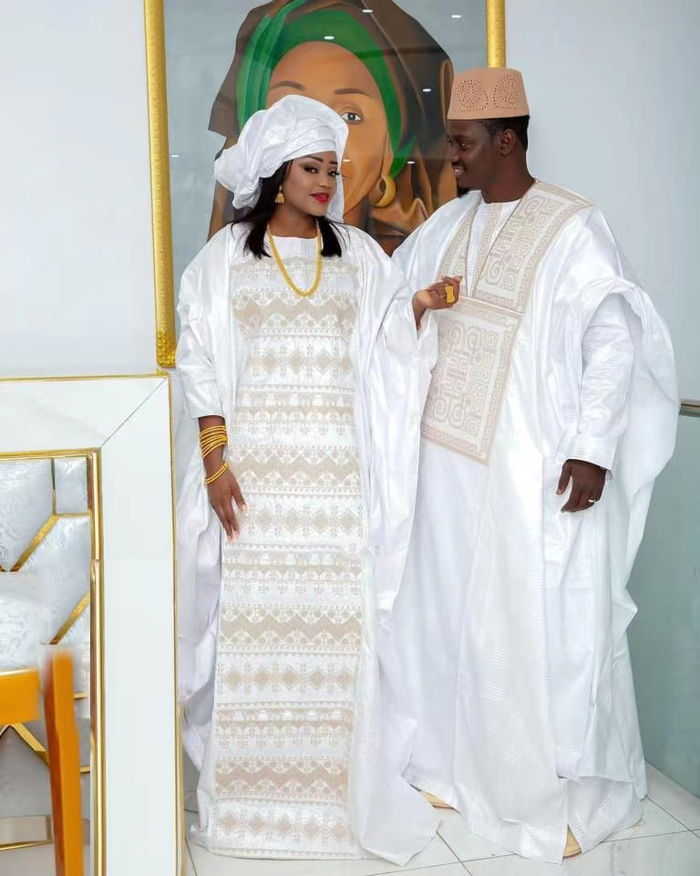 Robes africaines pour Couples, robes traditionnelles brodées Bazin, longueur au sol, avec écharpe, Design de Couple