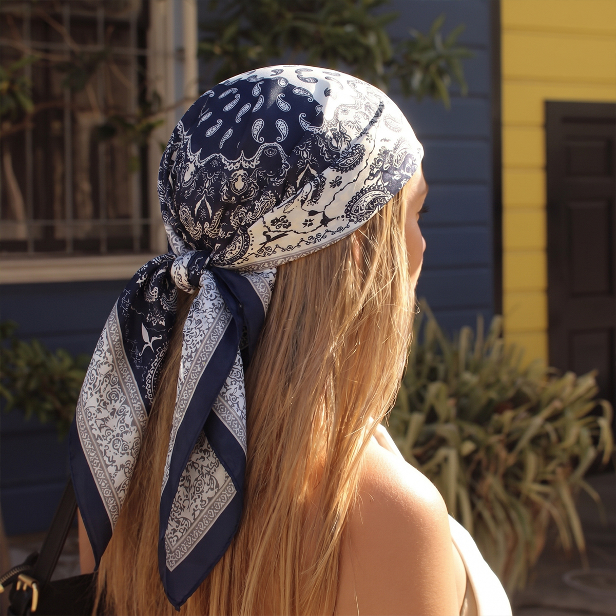 2026 Foulard en soie 90 cm de luxe, motif sergé imprimé, grand format, pour femme, utilisable comme bandana, hijab, châle, écharpe ou étole
