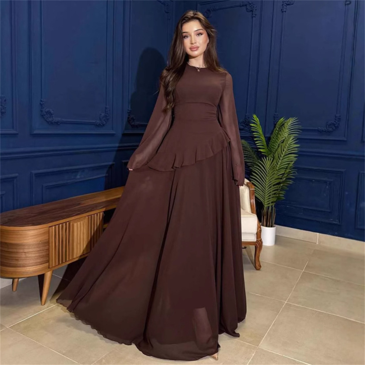 Robe longue en mousseline bleu ciel personnalisée à manches évasées pour femme, avec taille à volants, longueur ras du sol, idéale pour invitées de mariage, soirées formelles et fêtes