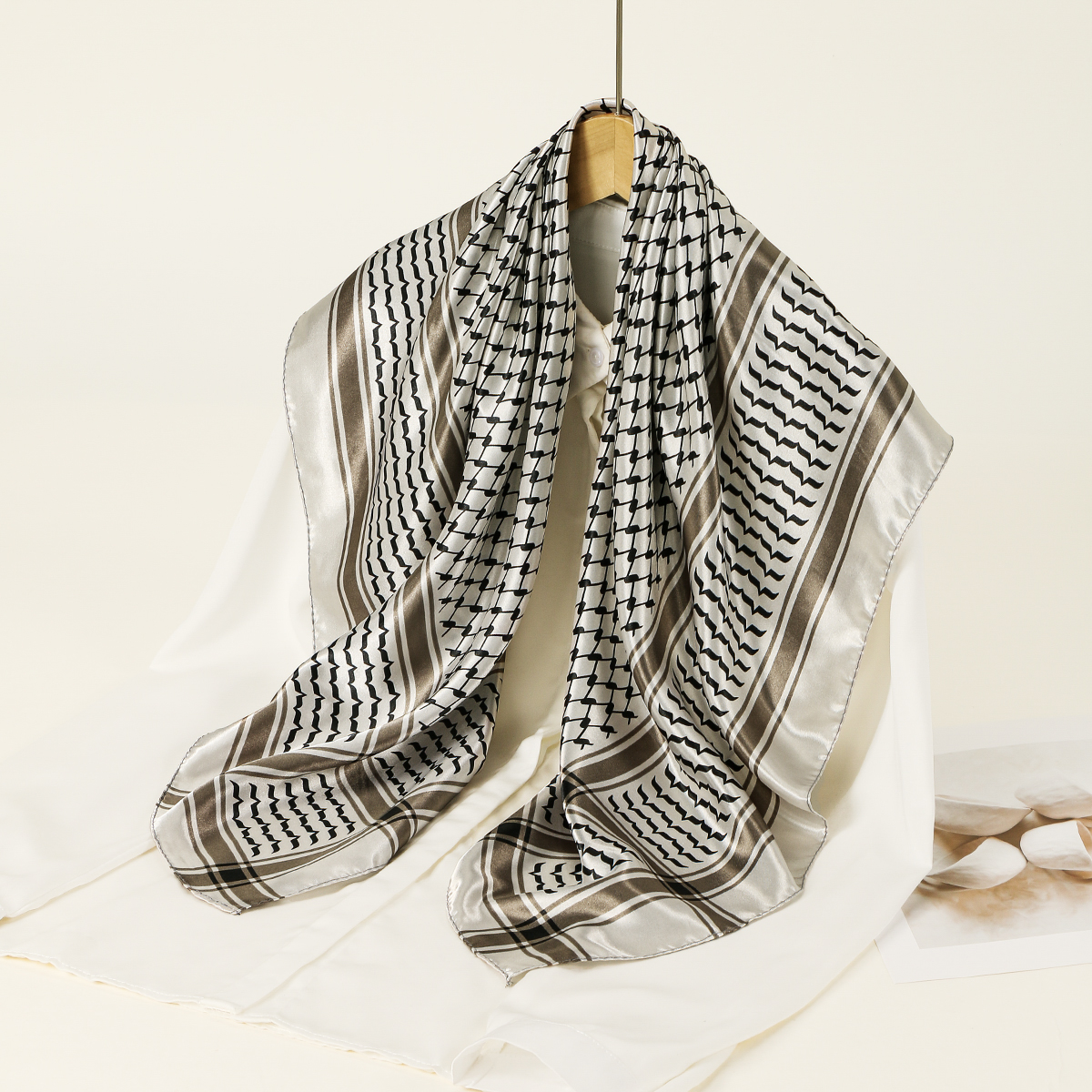 90*90 cm arabe Satin soie carré écharpe femmes musulman Hijab châles foulard dames élégant décontracté bandeau cheveux écharpe