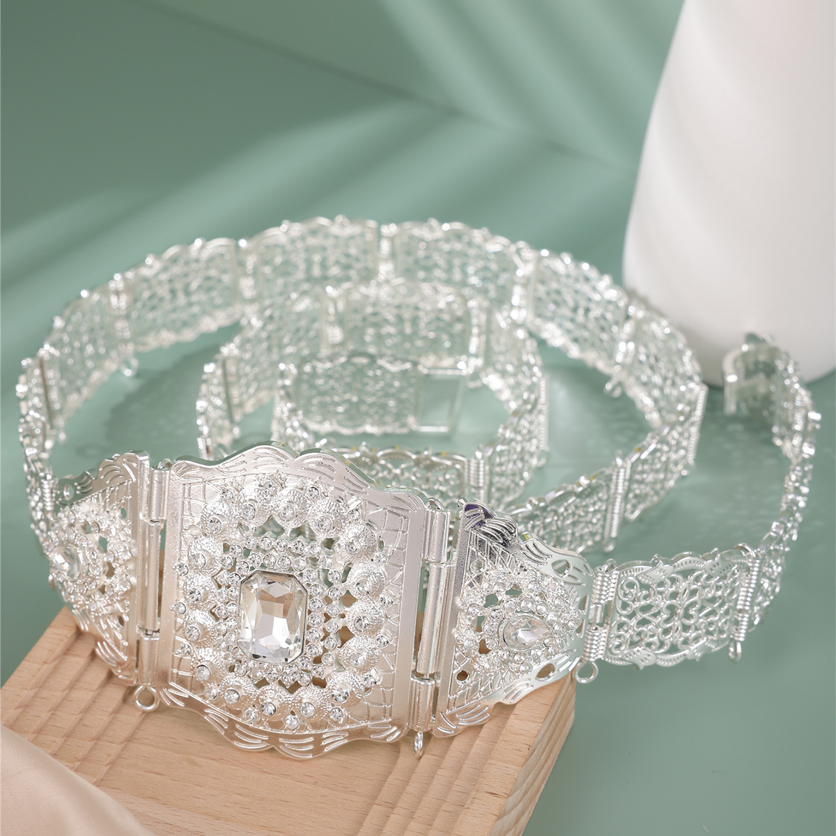 Chaîne de corps pour robe de mariée marocaine, bijoux de caftan à fleurs ajourées, ceinture de mariée plaquée or, chaîne de taille en cristal