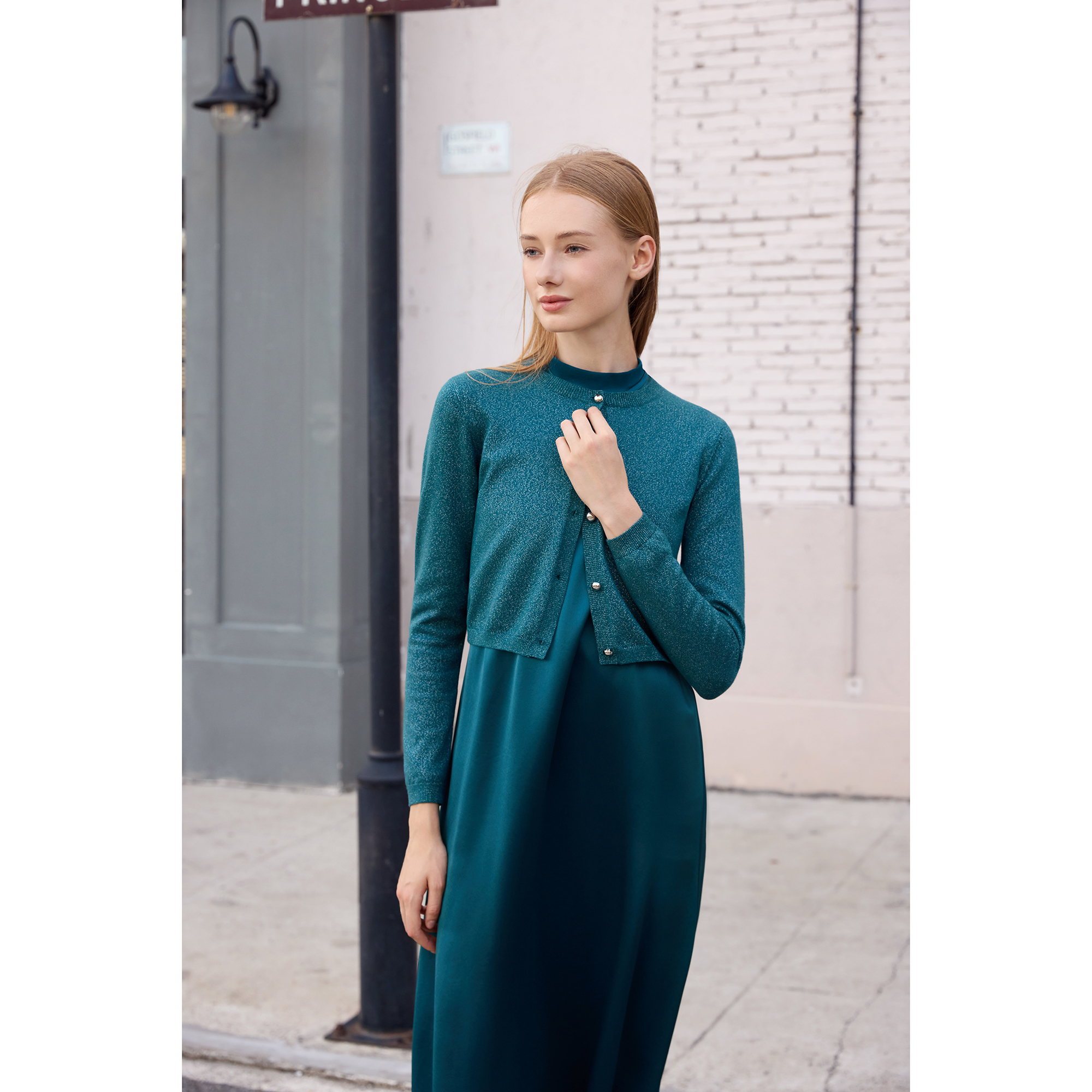 AP femmes 2026 automne et hiver chemise modale et col rond acétate Satin robe Maxi Lurex Cardigan haute qualité dame vêtements