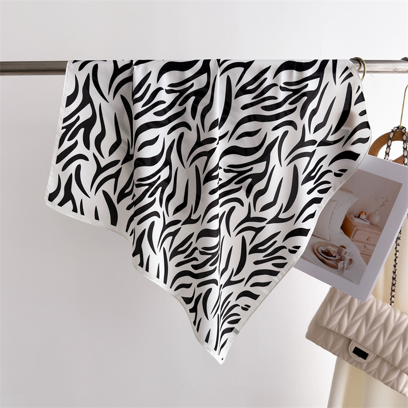 Foulard carré classique imprimé zèbre, châle élégant en Satin doux pour dames, Bandana décoratif élégant pour femmes