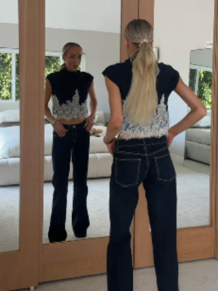 Ensemble jupe 2 pièces élégant pour femmes, en dentelle blanche, comprenant un haut court sans manches à col montant et une jupe mi-longue, idéal pour les fêtes et les tenues assorties de tous les jours.