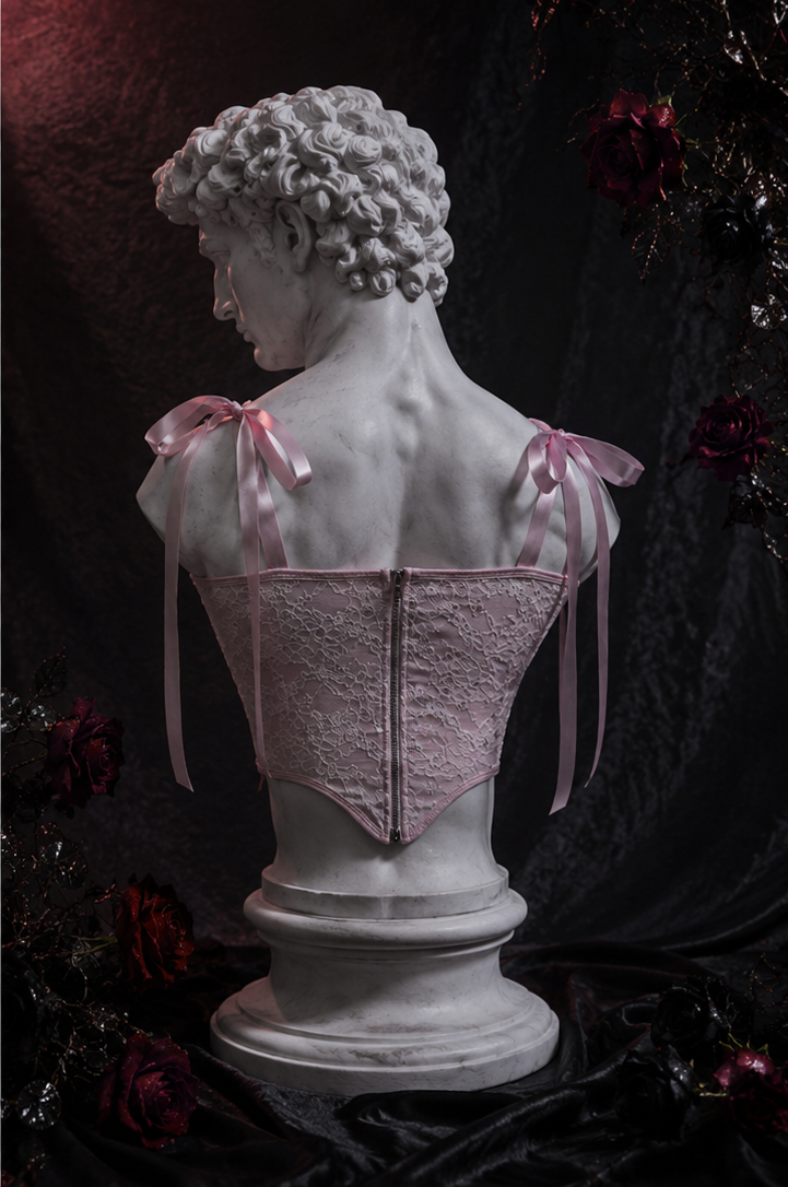 【Fragments.】 Un choix, pas de plus.】Gilet rose tendance pour femme avec bretelles à panneaux en dentelle rétro et grand nœud
