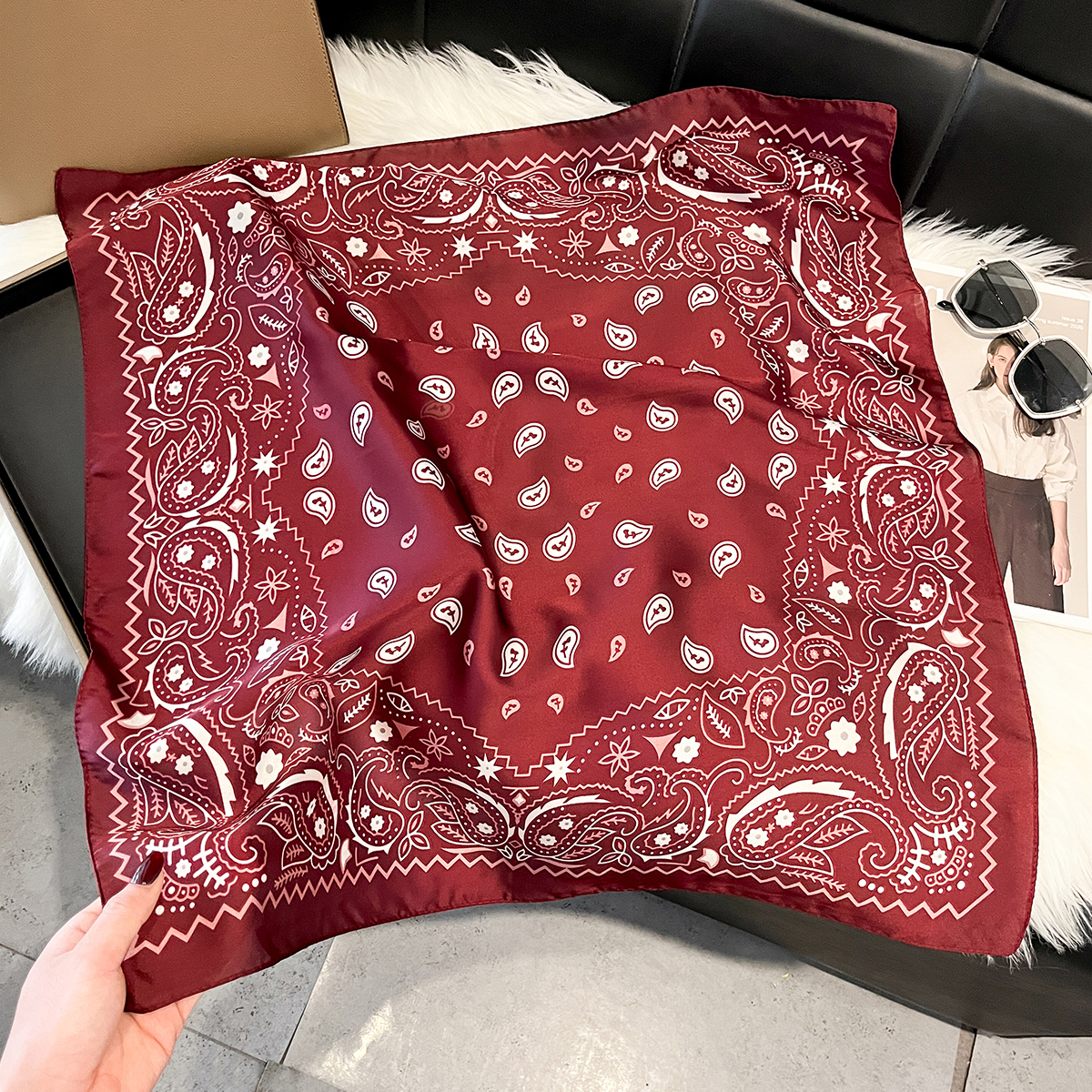 Écharpe carrée en satin à imprimé chaîne vintage, douce et légère, accessoire de mode féminin pour cheveux, cou et châle, foulard élégant pour cheveux