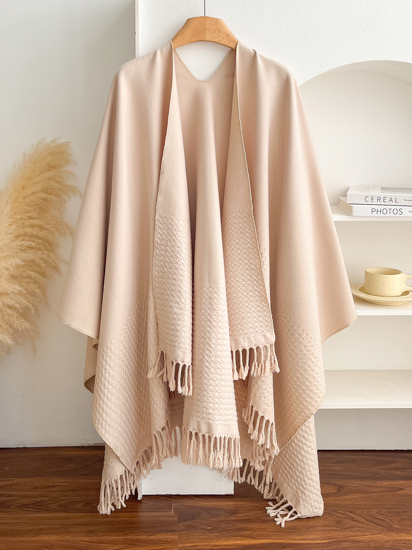 Nouveau style populaire automne-hiver : Écharpe chaude à franges et fente, double face, ondulée tridimensionnelle, tendance, idéale comme cadeau d'anniversaire