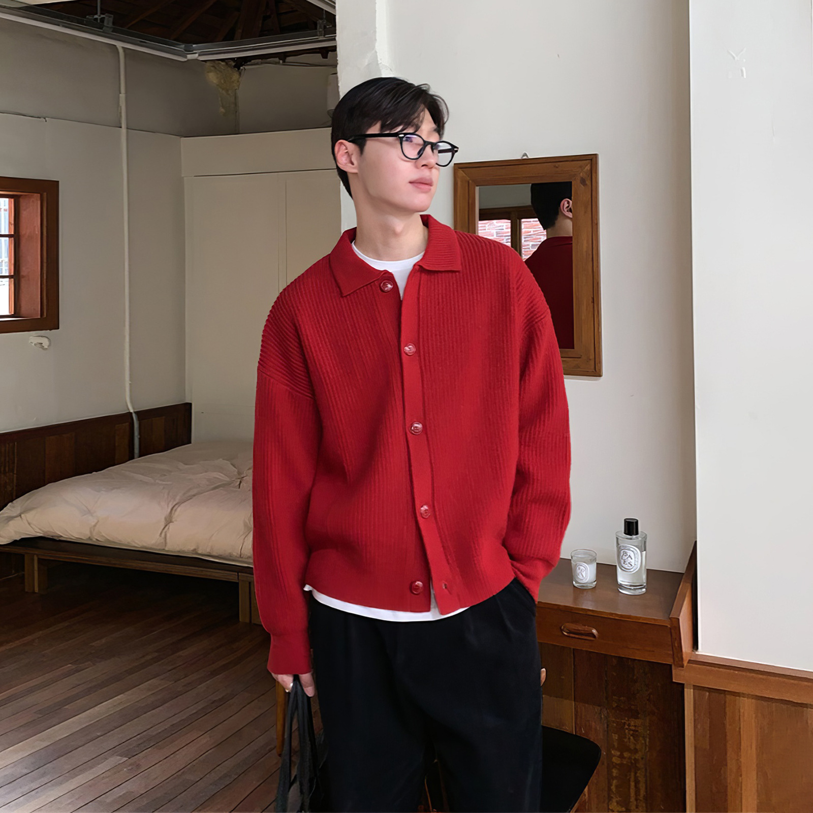 Cardigan en tricot doux et décontracté de style coréen pour hommes, veste à col à revers et simple boutonnage, manteau en tricot tendance avec poches.