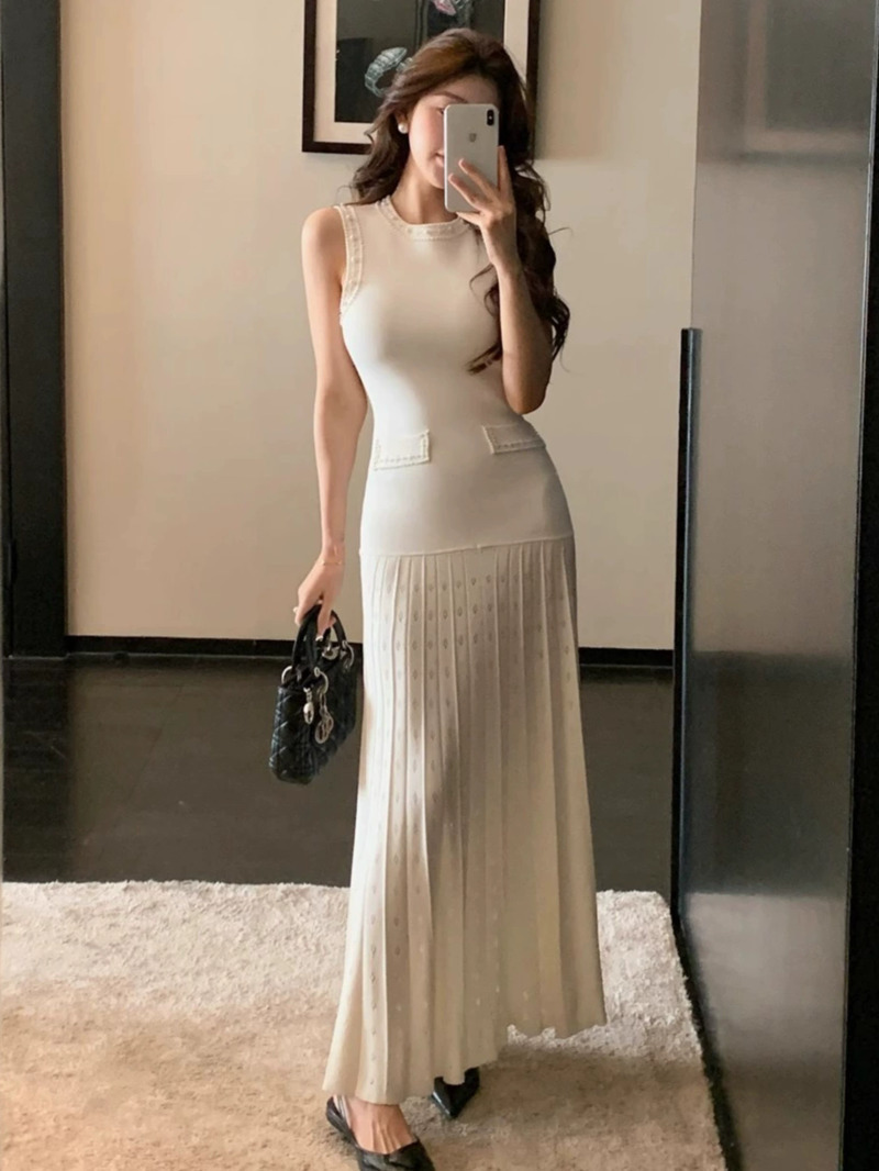 Perles décorées femmes col rond sans manches épissage tricoté robe pull élégant ou court tricoté 2025 printemps nouvelles femmes P8QA