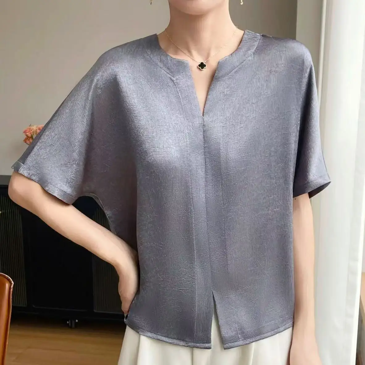 Chemise en soie col en v à manches courtes chemise en soie nouvel été couleur unie haut ample