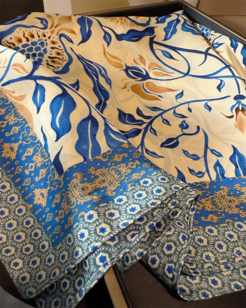 Foulard en Satin pour femmes, mouchoir imprimé, Bandana, petit silencieux de cou, Hijab, châles carrés, 70x70cm, nouvelle collection
