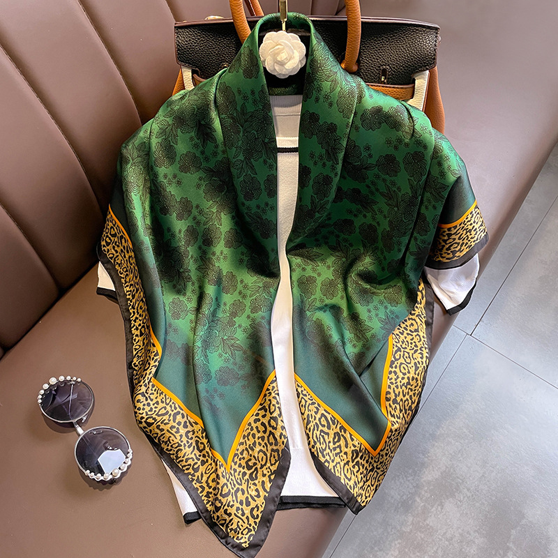 Nouveau Foulard en Soie de Haute Qualité pour Femme, Imprimé Léopard, Carré 90x90cm, Accessoire de Mode, Foulard de Plage, Protection Solaire, Hijab