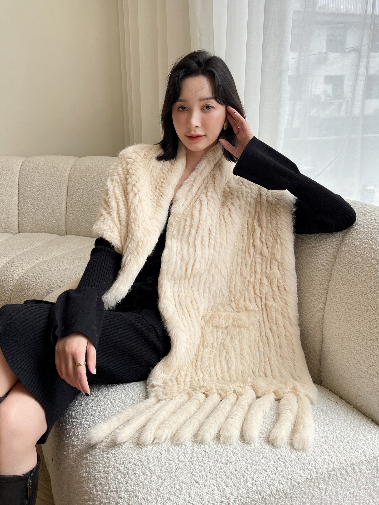 Nouveau châle en fourrure de lapin véritable double face tricoté pour femme, style à pompons, grande écharpe en fourrure avec poches, écharpe chaude d'hiver