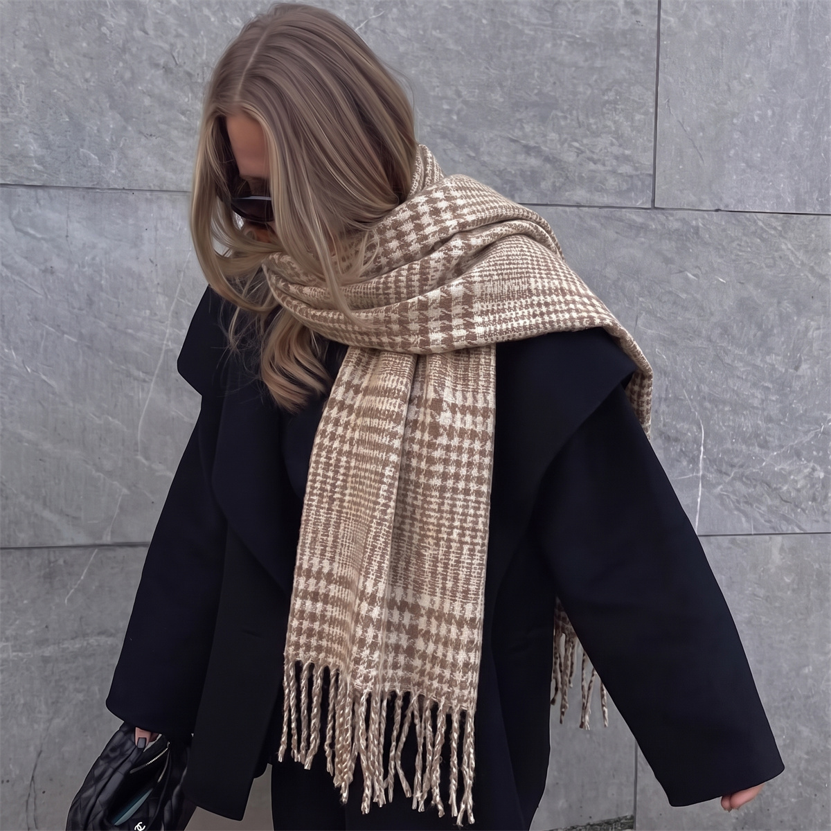 Écharpe à carreaux pour femmes, douce imitation cachemire, écharpe à franges, motif classique à petites carreaux, châle chaud d'hiver, tendance.