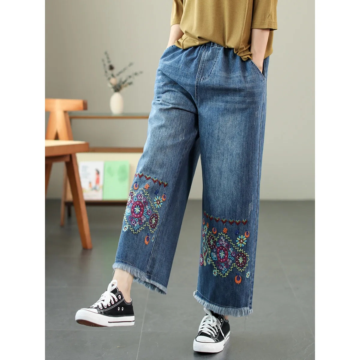 Jeans de style ethnique pour femmes, collection Printemps-Automne 2026, élastiques, taille haute, brodés, amples, coupe large, longueur 7/8