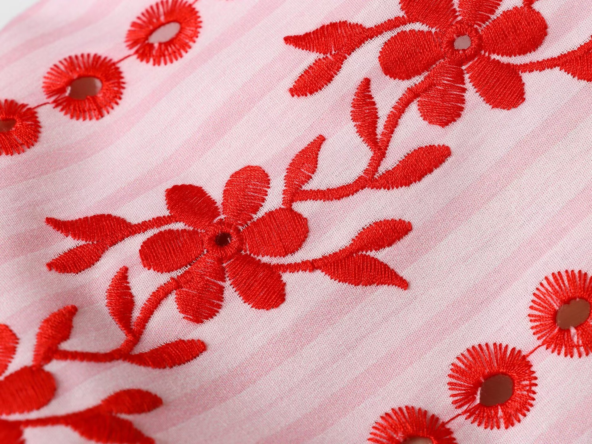 Pantalon long vintage rose brodé ajouré pour femme, style bohème, jambe large, pour la plage, nouvelle collection été 2026, idéal pour les vacances