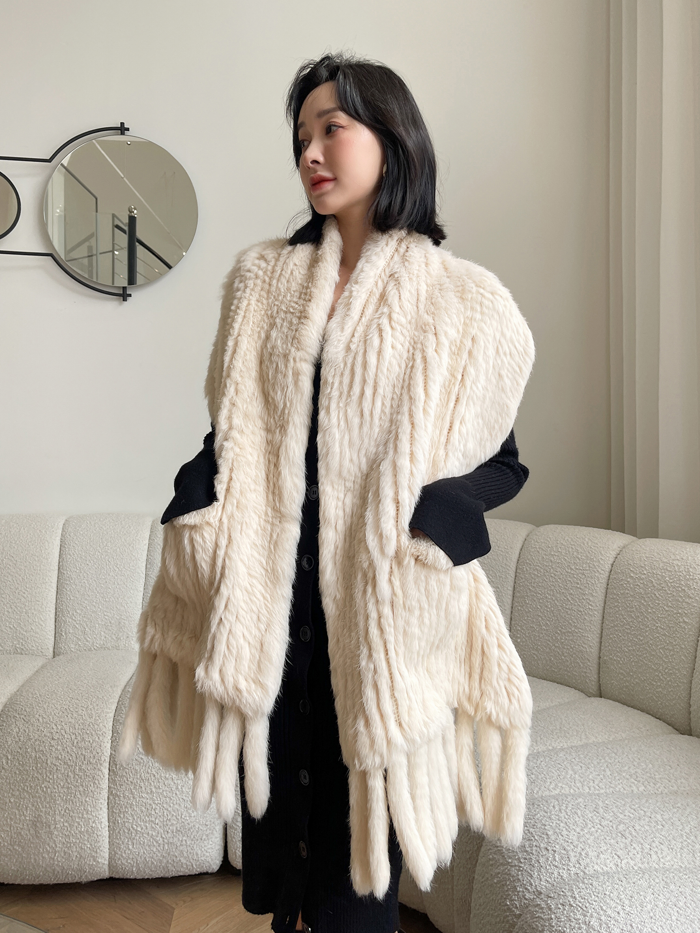 Nouveau châle en fourrure de lapin véritable double face tricoté pour femme, style à pompons, grande écharpe en fourrure avec poches, écharpe chaude d'hiver