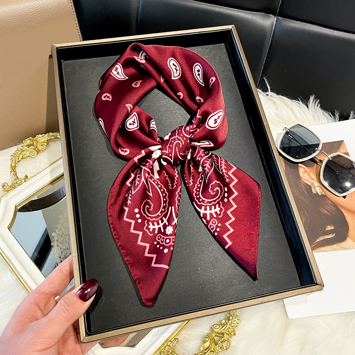 Écharpe carrée en satin à imprimé chaîne vintage, douce et légère, accessoire de mode féminin pour cheveux, cou et châle, foulard élégant pour cheveux